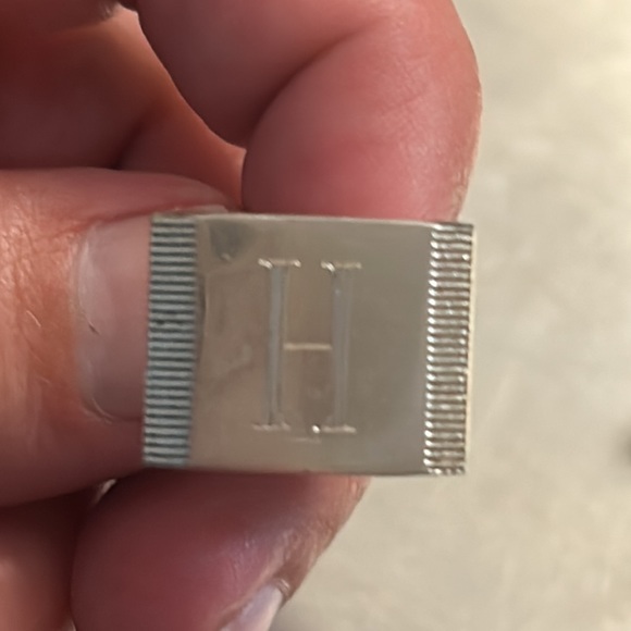 Tie clip and cuff links matching with letter H silver gold tone - Picture 3 of 9